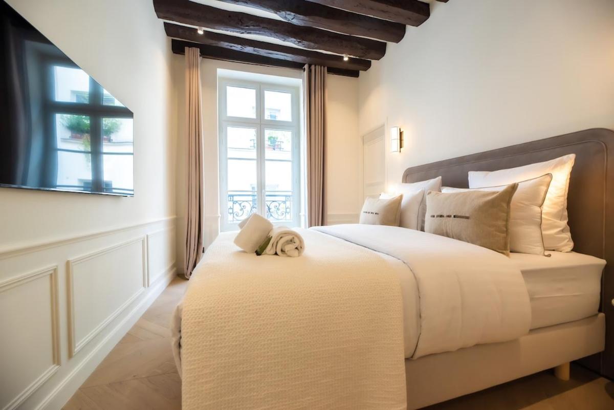 De Luxe D'une Pres Du Louvre Ii Apartment