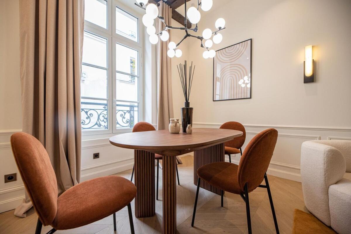 De Luxe D'une Pres Du Louvre Ii Apartment
