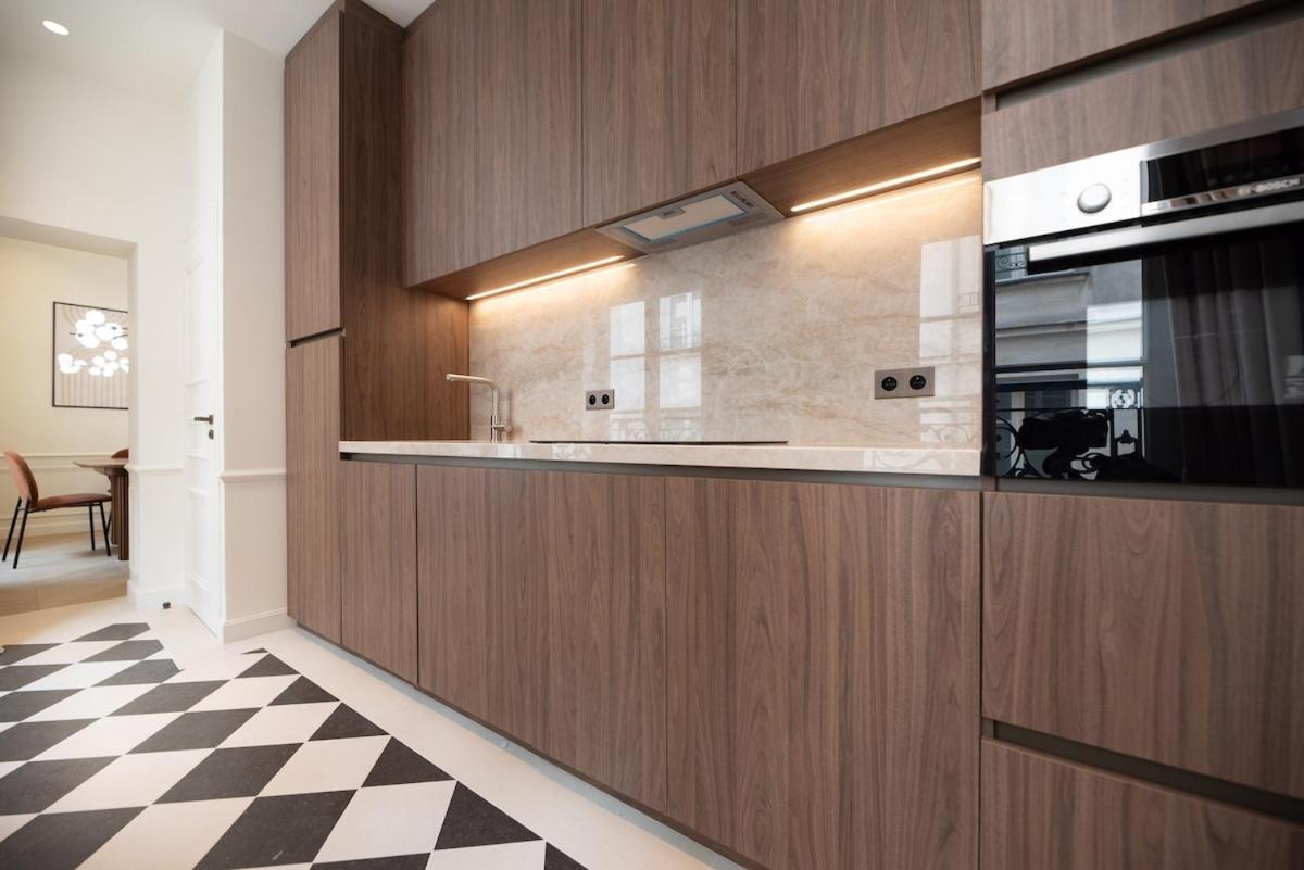 Apartment De Luxe D'une Pres Du Louvre Ii